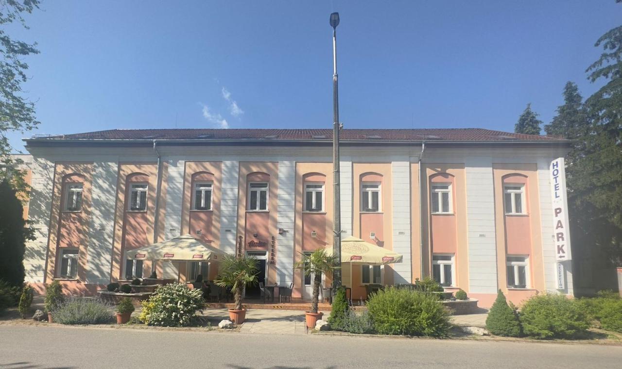 Park Hotel Nagyatád المظهر الخارجي الصورة