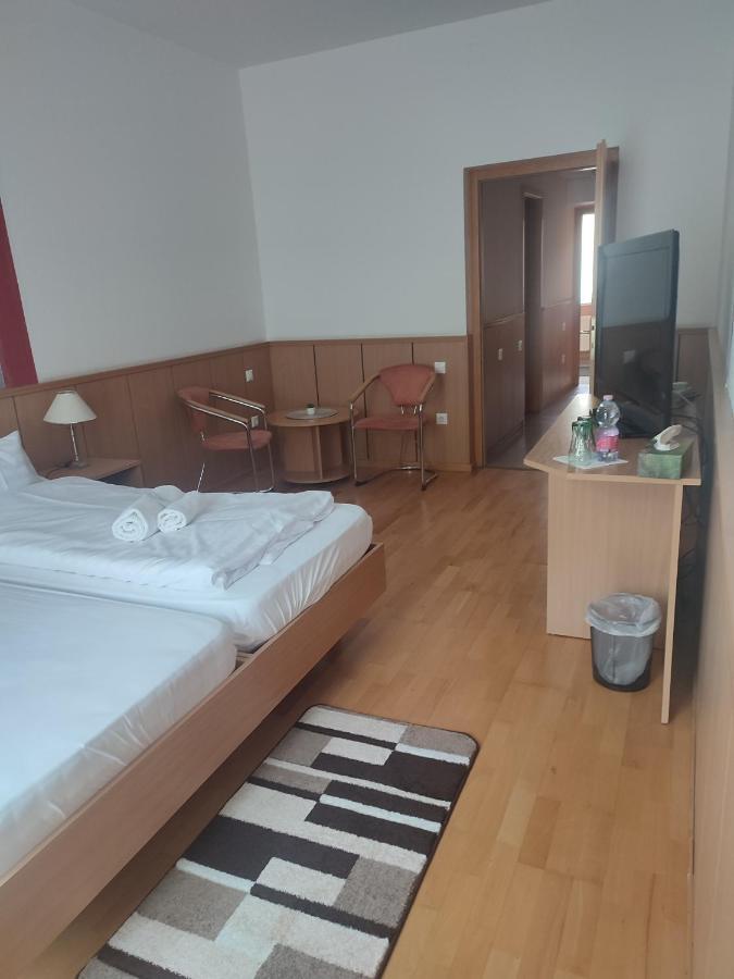 Park Hotel Nagyatád المظهر الخارجي الصورة